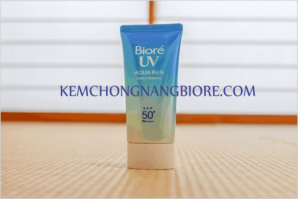 UV Aqua Rich Watery Essence