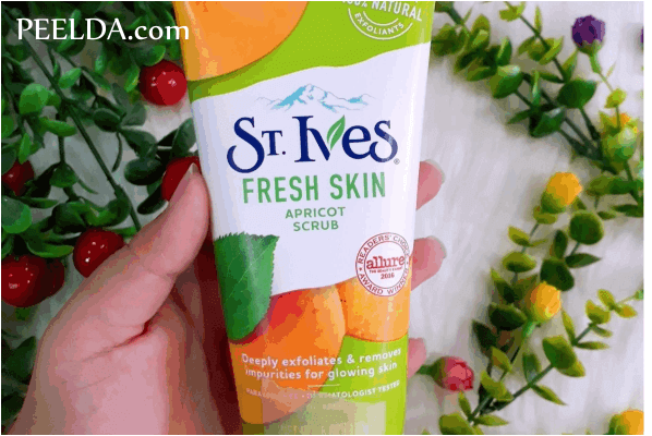 Tẩy tế bào chết body của Mỹ St.Ives Fresh Skin Apricot Scrub 