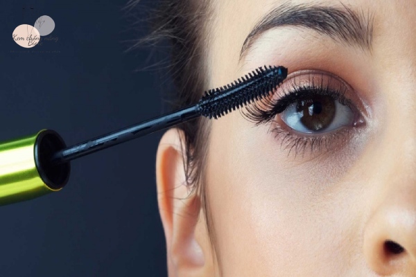 Chốt mascara giúp bạn có được một hàng lông mi dài và cong vút